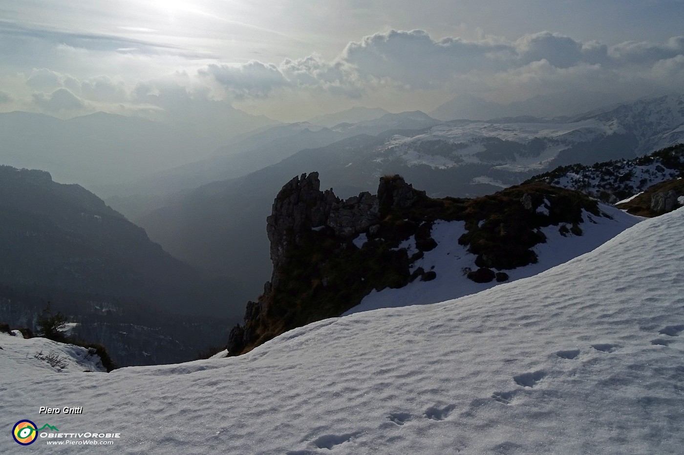 67 Nuvole e foschia in Val Taleggio.JPG -                                